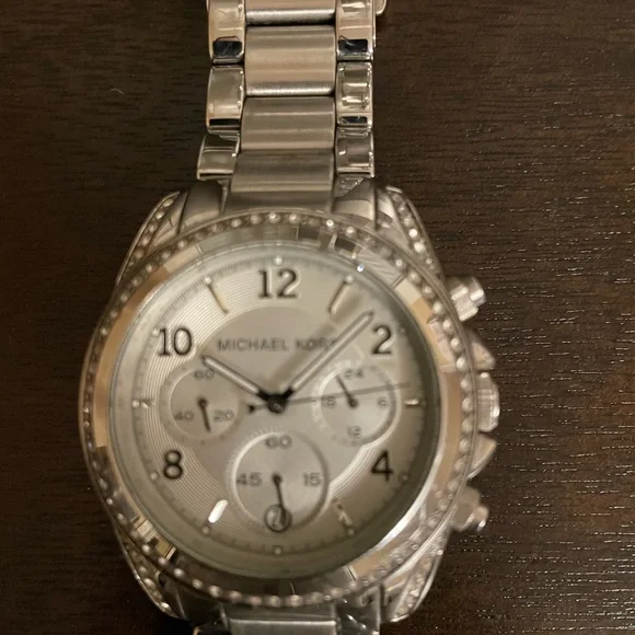 Ladies Watch - Picture 2 of 4